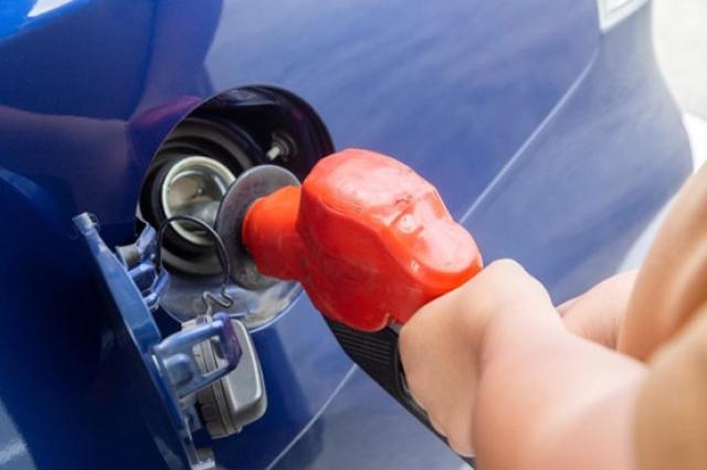 MAZDA3の燃費を他車と比較解説！省燃費につながるコツとは？