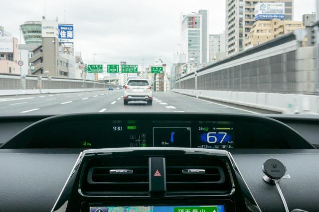 プリウス ハイブリッドバッテリー交換の時期は?費用の目安も解説