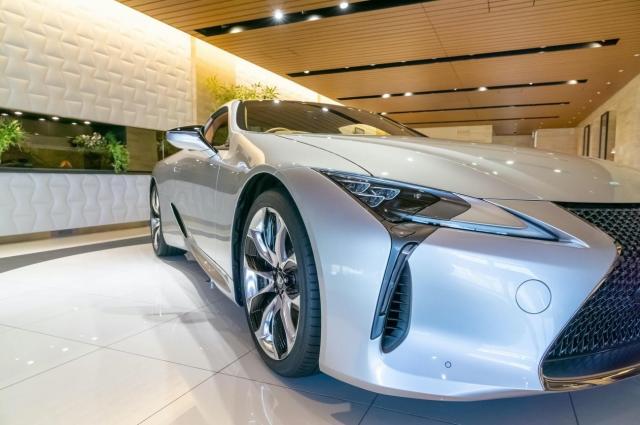 レクサス LC500コンバーチブルの特徴とは?ライバル3車種と比べてみよう