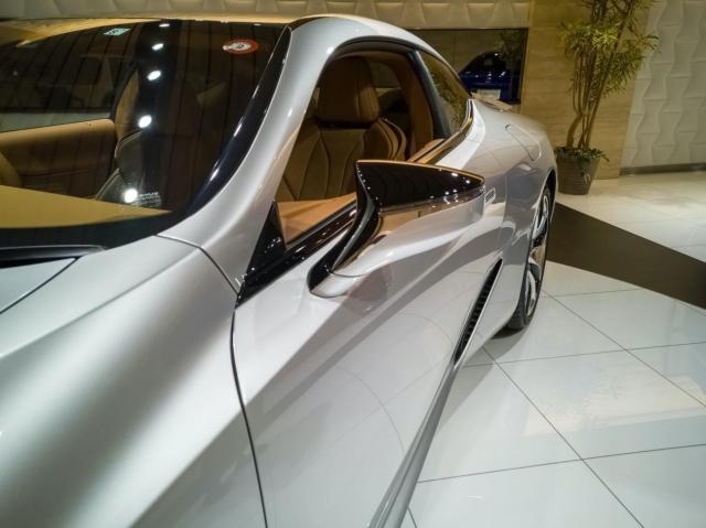 レクサス LC500コンバーチブルの特徴とは?ライバル3車種と比べてみよう