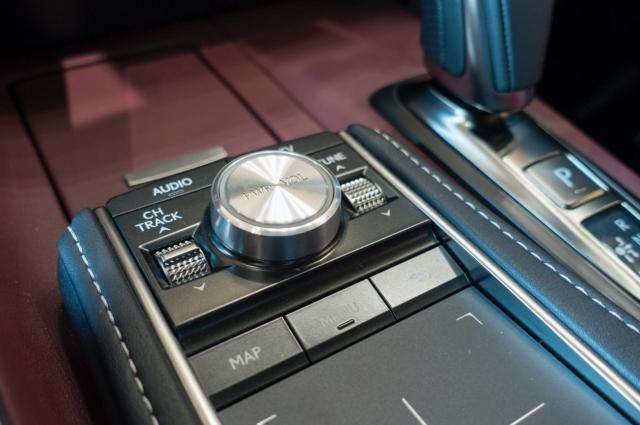 レクサス LC500コンバーチブルの特徴とは?ライバル3車種と比べてみよう