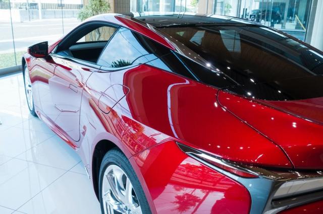 レクサス LC500コンバーチブルの特徴とは?ライバル3車種と比べてみよう