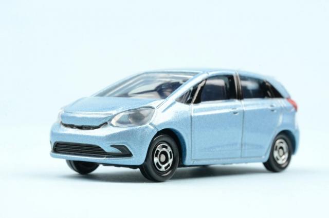 ホンダのロゴってどんな車？後継車のフィットと比較！