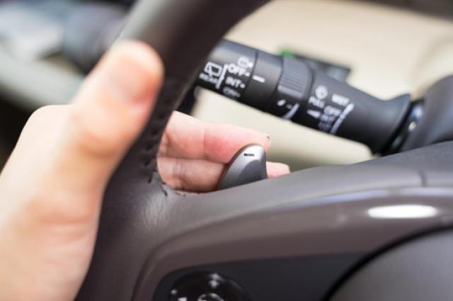 車のギアチェンジで使う「B」とは？シフトレバーの使い方を徹底解説