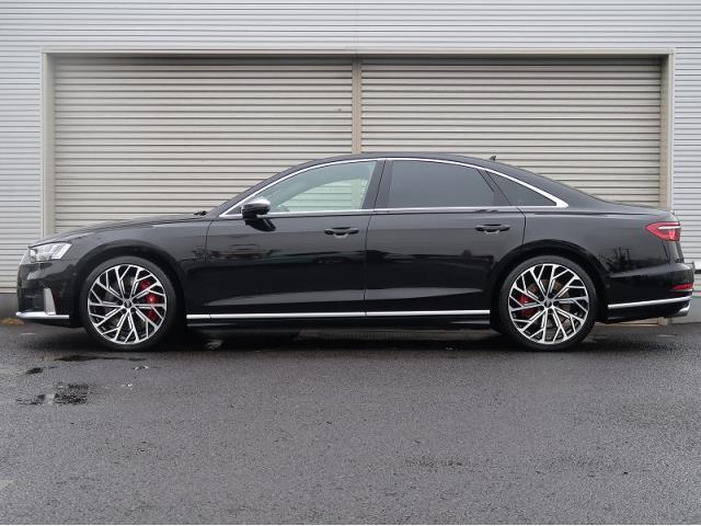 新型アウディS8の乗り心地とは？歴代との違いやライバル車もご紹介