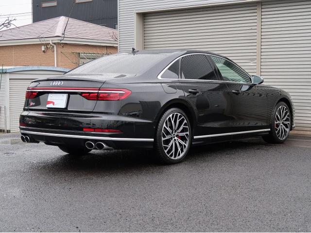 新型アウディS8の乗り心地とは？歴代との違いやライバル車もご紹介