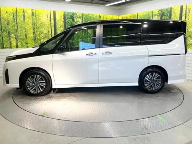 セレナのサイドビュー