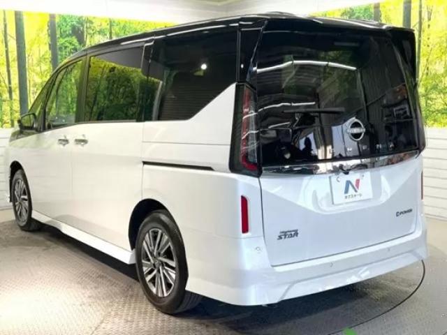 セレナのリヤビュー