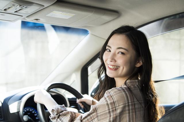 スカイラインのハイブリッド車の種類とは?特徴や中古車相場も解説