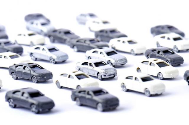 クラウンアスリートとロイヤルの違いとは？210系の前後期の違いも解説