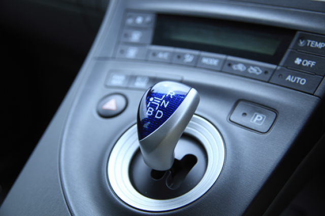 車のギアの種類や仕組みを解説!役割や正しい使い方、注意点も確認