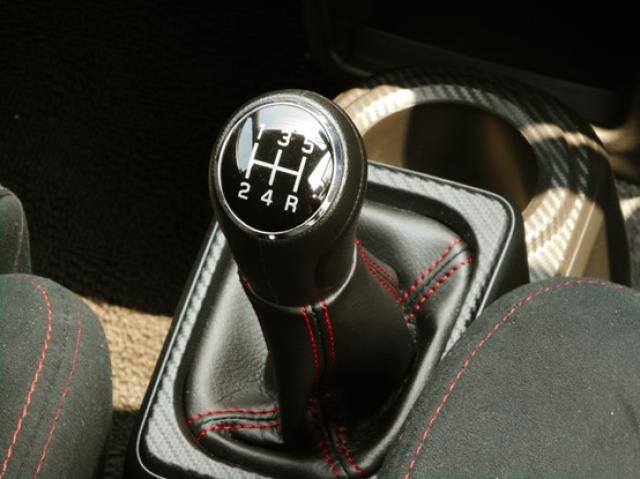 MT車のシフトレバー