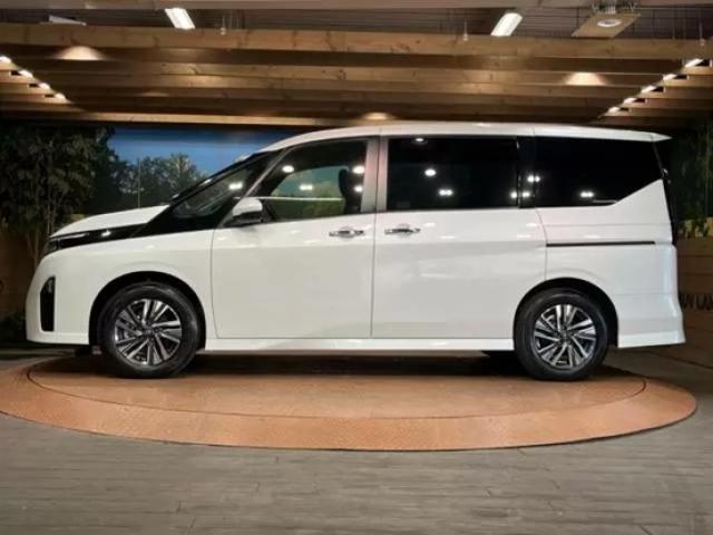 8人乗りのセレナにフル乗車すると狭い？ライバル車と室内寸法を比較！