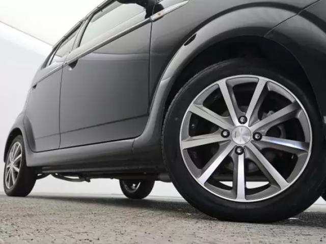 スバル R2はビジュアルと走りの二刀流!特徴やライバル車種との比較