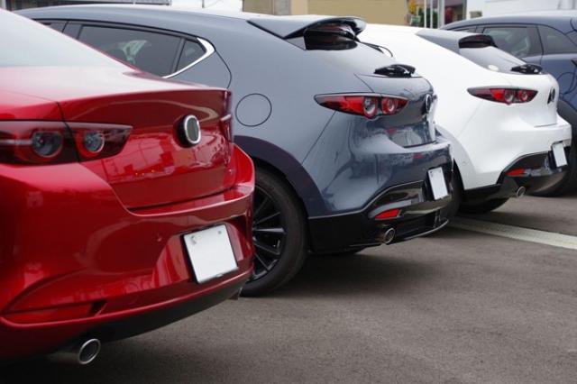 消えたマツダ「ミニバン」の復活はある？生産終了の理由や中古車相場を紹介