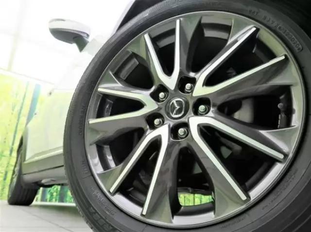 消えたマツダ「ミニバン」の復活はある？生産終了の理由や中古車相場を紹介