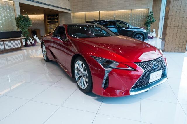 レクサスのオープンカーを紹介!現行モデル・歴代モデル・中古車情報も解説