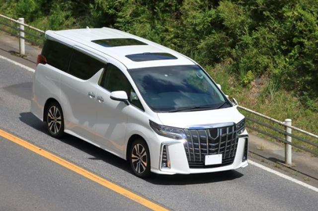 ミニバンの定義と特徴とは?ファミリーに人気の5モデルを紹介