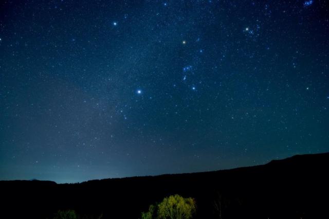 スバルのマークに込められた意味や由来とは?昔のマークからの変遷も紹介