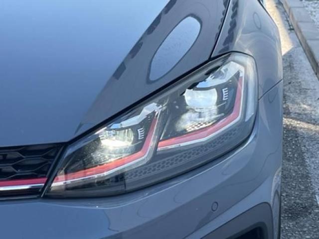 ルノーメガーヌR.S.の特徴は？パフォーマンスやライバル車についても解説