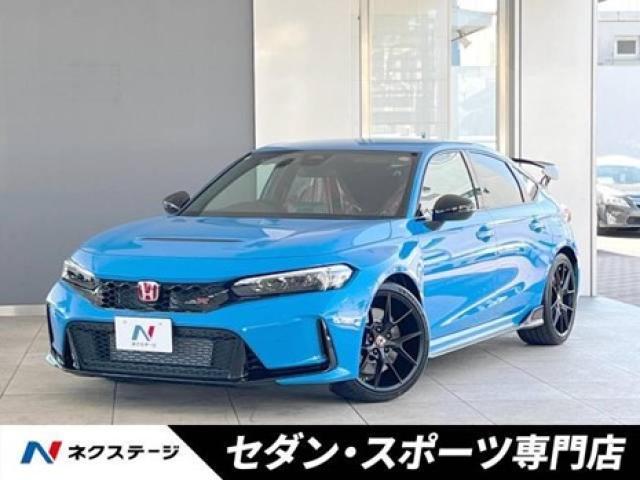 ルノーメガーヌR.S.の特徴は？パフォーマンスやライバル車についても解説