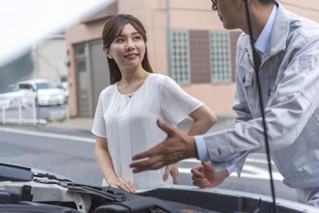 メンテナンスを依頼する女性