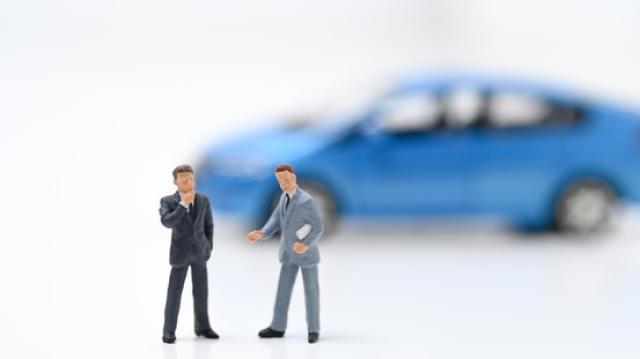 ミニカーとミニチュア人形