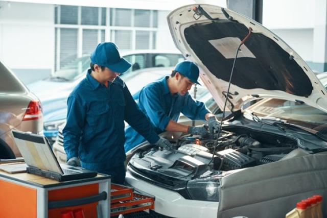 修理をする業者