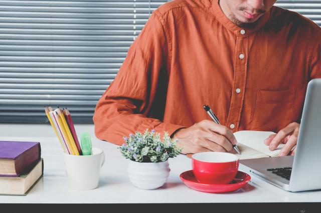 車売却時の仕訳は法人・個人事業主で変わる!買取と下取りどちらがお得かも解説