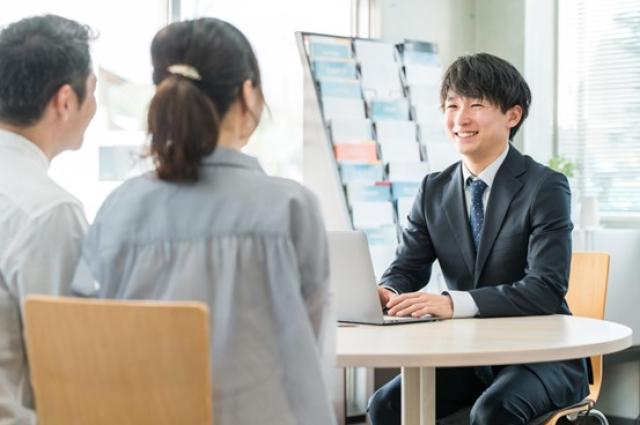 商談中の夫婦