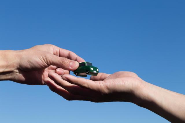 車の買取手続きはどうやるの?査定までの準備や入金までの流れを徹底解説