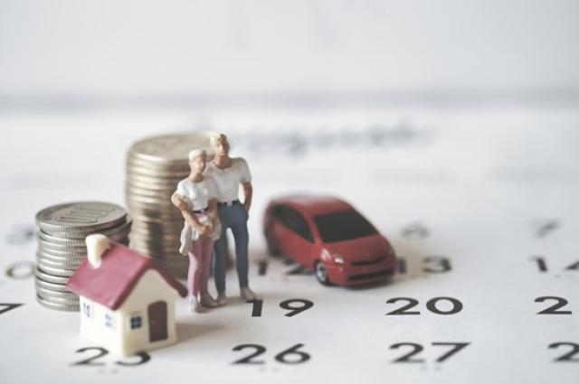 ファミリーの模型とカレンダー