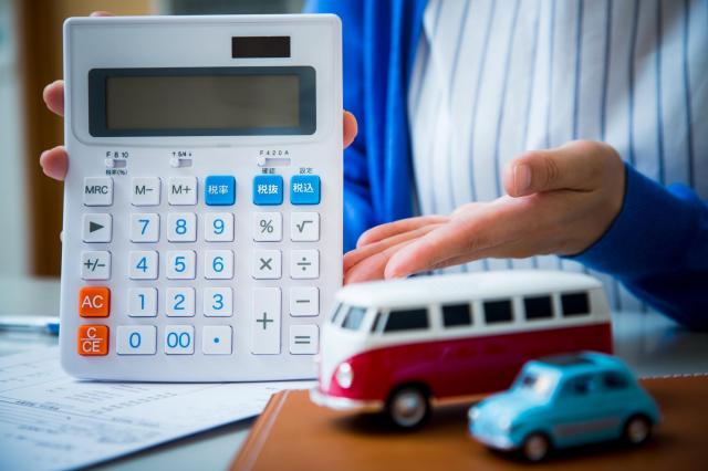 800万円の車をローンで購入!月々の支払バランスや返済・負担を減らすコツ