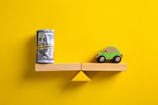 800万円の車をローンで購入!月々の支払バランスや返済・負担を減らすコツ