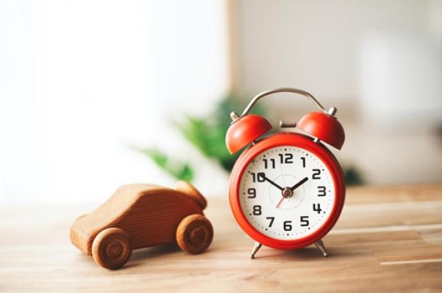 車の模型と時計