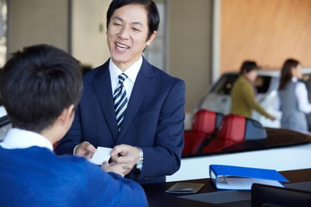 車の下取りは他社ディーラーでも可能？メリットや注意点、高く売るコツ