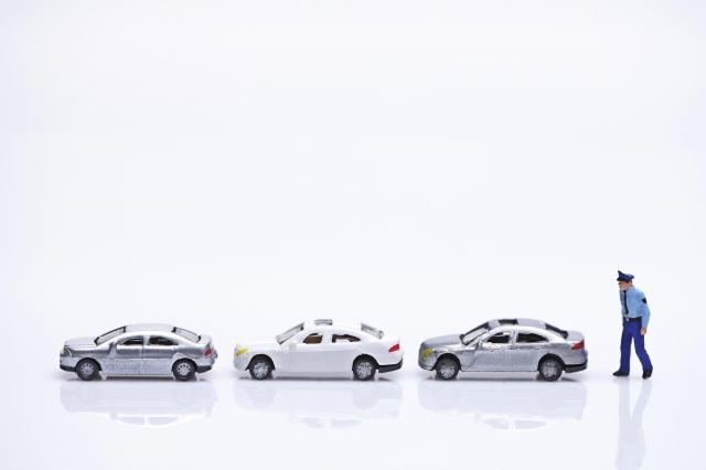 車の修理で見積もりが遅いケースと対処法!事故時の流れや保険について解説