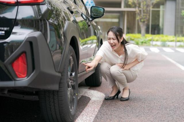 車に傷を付けた女性