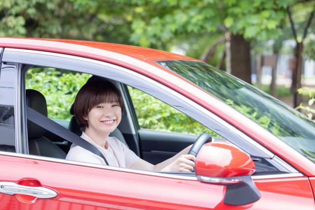 中古車購入時のローンは何歳から組めるの?車に乗る方法や3つのおすすめ車種