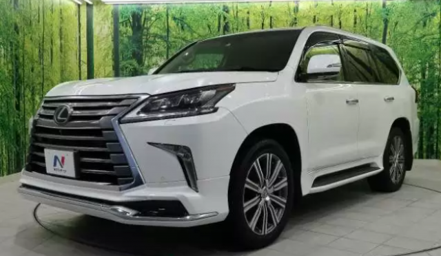 8人乗りの安い中古車を探そう!車両の特徴とおすすめ車種13選