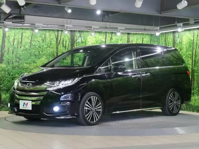 8人乗りの安い中古車を探そう!車両の特徴とおすすめ車種13選