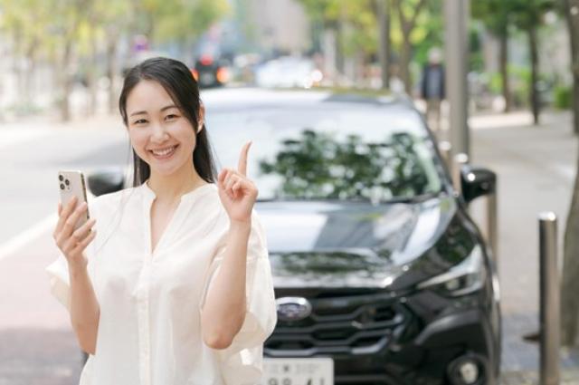 ワンポイントアドバイスをする女性