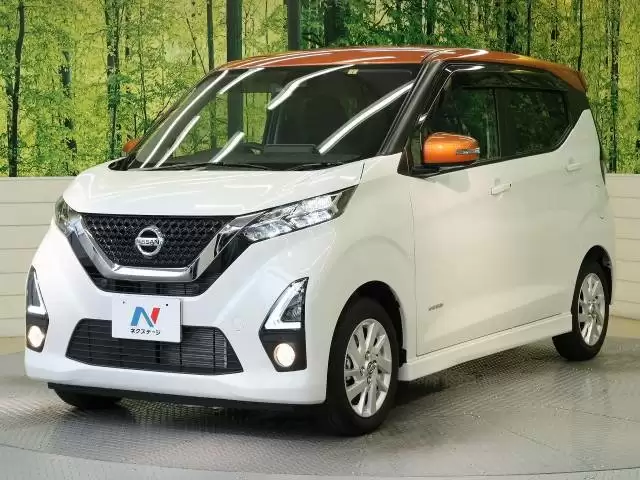 スペーシアカスタムに乗りたい!特徴や価格とライバル車との違いを見てみよう