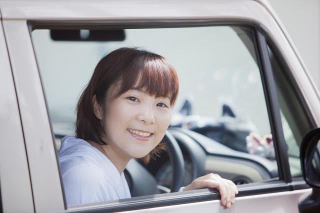 スペーシアカスタムに乗りたい!特徴や価格とライバル車との違いを見てみよう