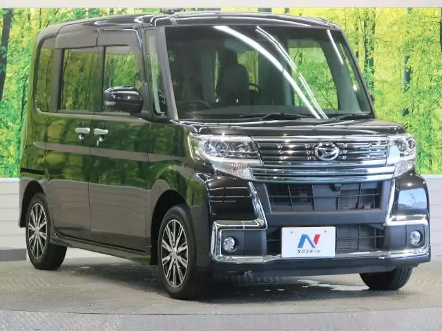 スペーシアカスタムに乗りたい!特徴や価格とライバル車との違いを見てみよう