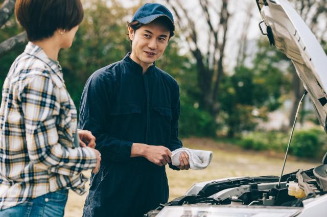 車のバッテリーが上がってしまったときの対処法は？交換方法や原因も