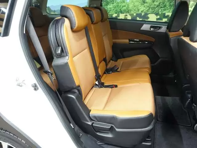 【絶版車】スバル クロスオーバー7の魅力とは?ライバル車と比較してみよう