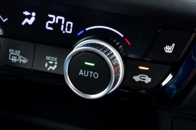 自動車のエアコンは効果的に使おう!効かない時の対処法はある?