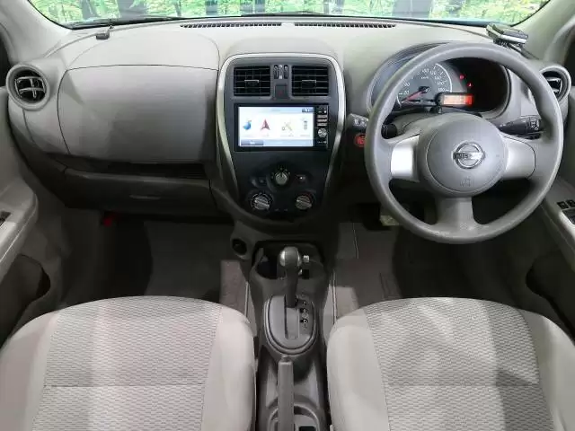 日産マーチが長年人気の理由は？5代目の最新情報とライバル車も紹介