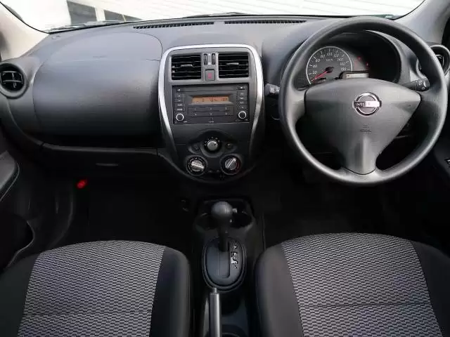 日産マーチが長年人気の理由は？5代目の最新情報とライバル車も紹介